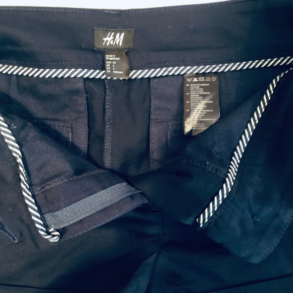 Cuffed Flat Waist Hot Pants - Picture 2 of 8